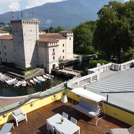 Ferienwohnung Attico La Rocca Riva del Garda Exterior foto
