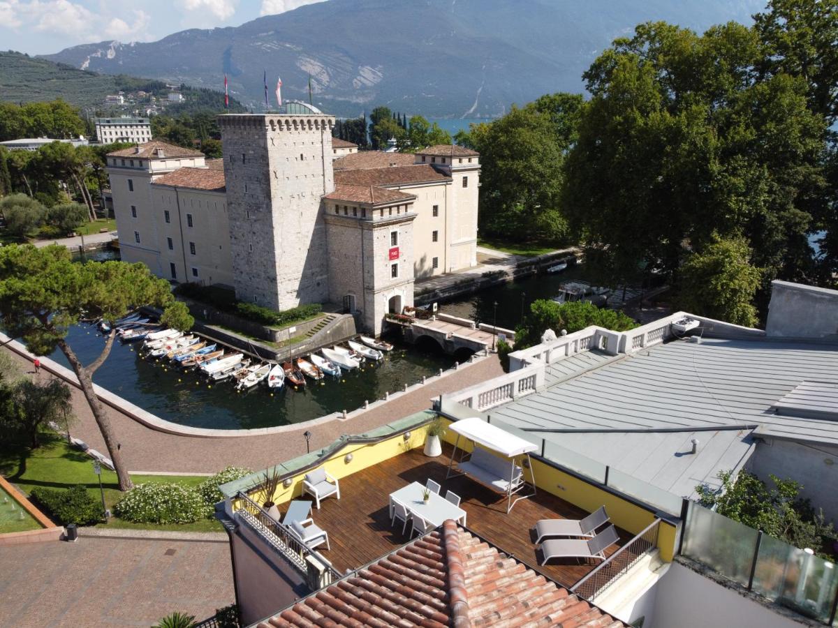 Ferienwohnung Attico La Rocca Riva del Garda Exterior foto