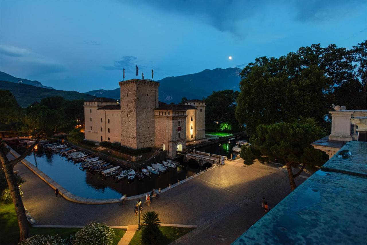 Ferienwohnung Attico La Rocca Riva del Garda Exterior foto