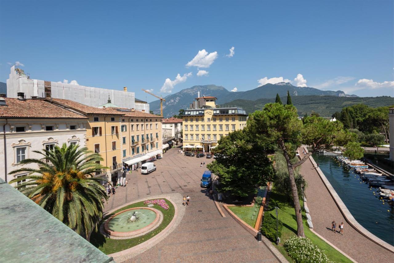 Ferienwohnung Attico La Rocca Riva del Garda Exterior foto