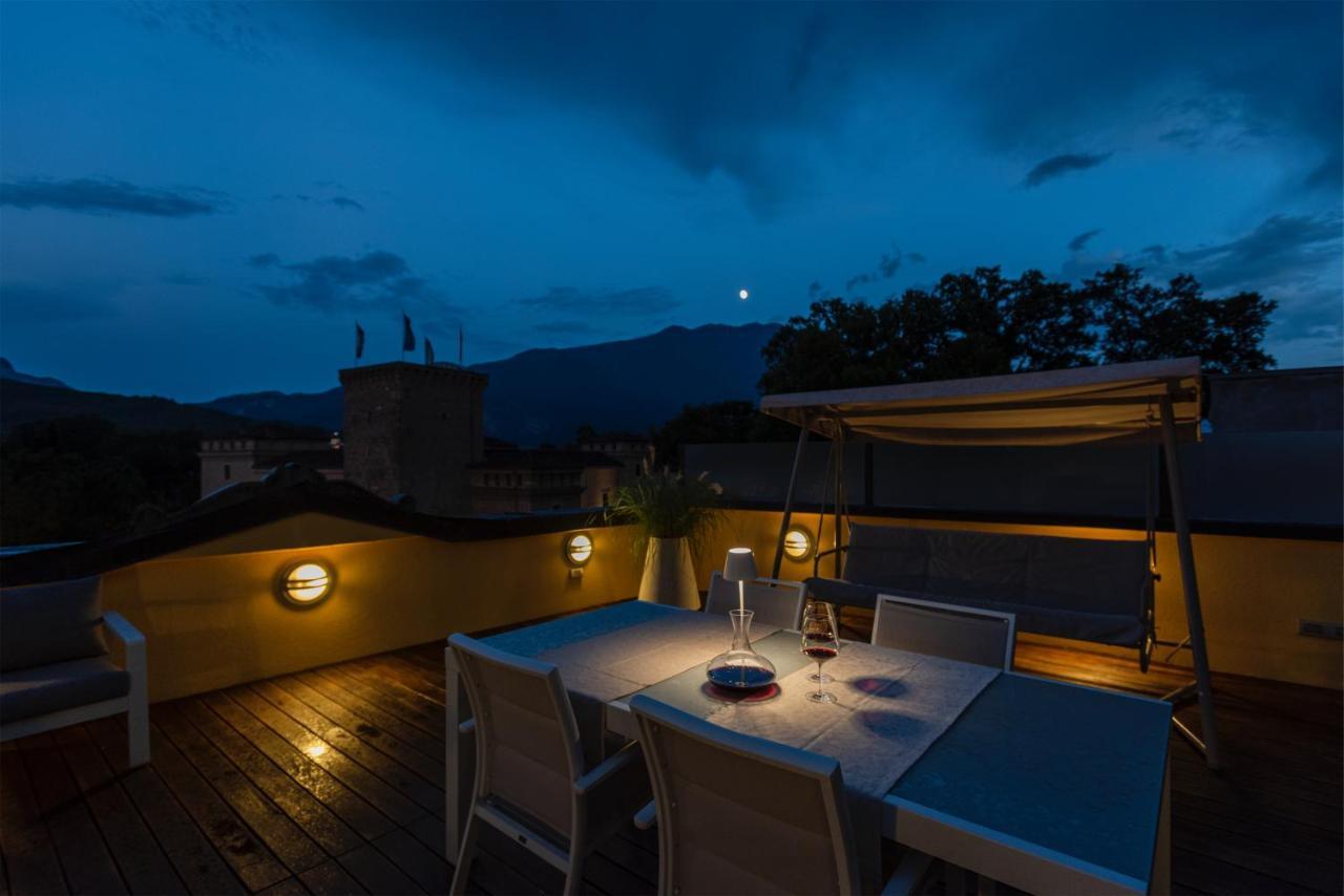 Ferienwohnung Attico La Rocca Riva del Garda Exterior foto