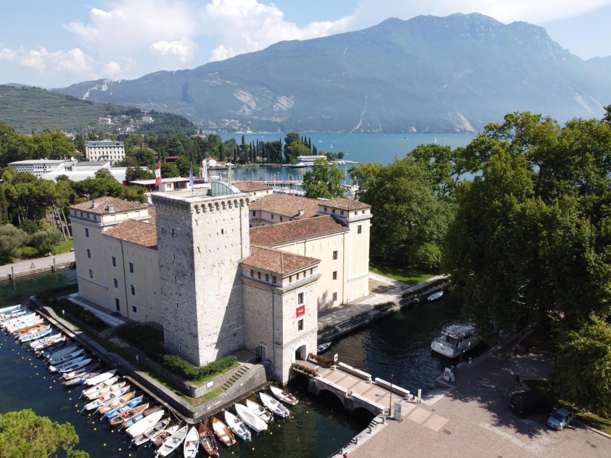 Ferienwohnung Attico La Rocca Riva del Garda Exterior foto
