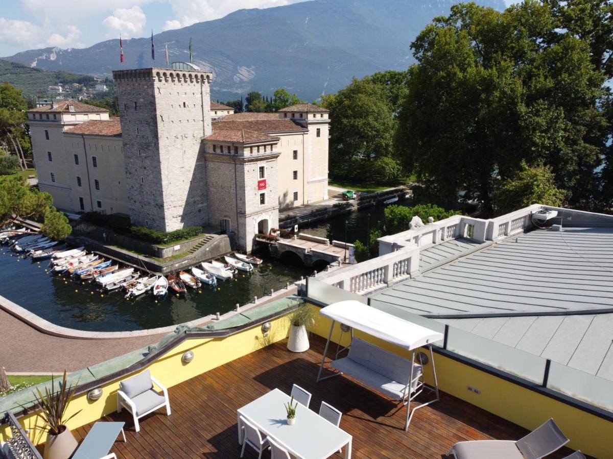 Ferienwohnung Attico La Rocca Riva del Garda Exterior foto