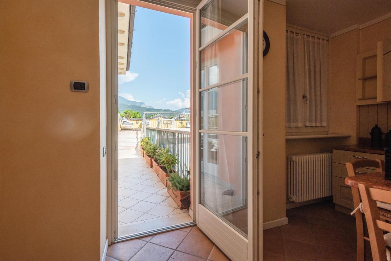 Ferienwohnung Attico La Rocca Riva del Garda Exterior foto