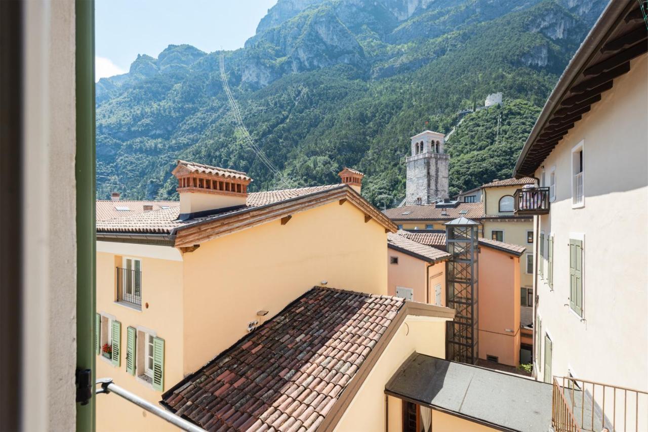 Ferienwohnung Attico La Rocca Riva del Garda Exterior foto