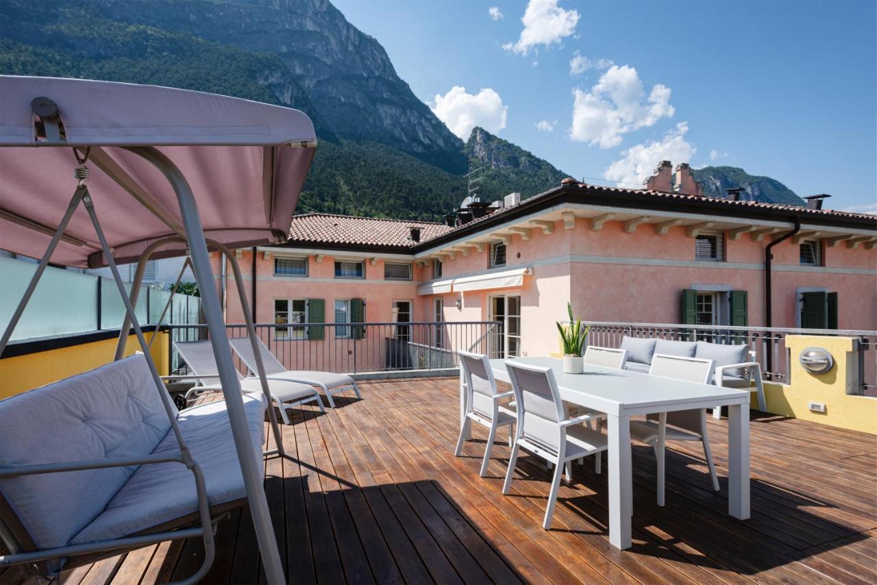 Ferienwohnung Attico La Rocca Riva del Garda Exterior foto